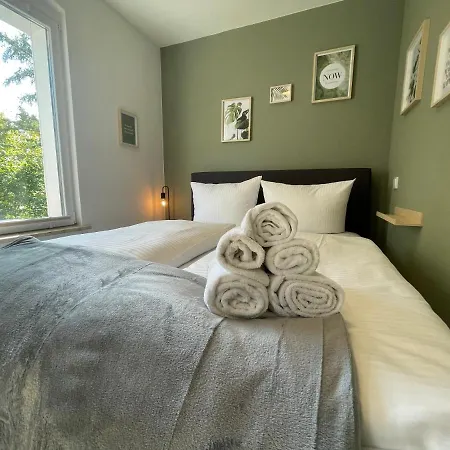 Vorstadtoase: Cozy Retreat With Queen Bed And Netflix