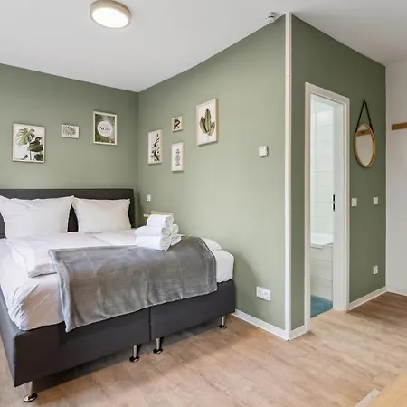 Apartment Vorstadtoase: Cozy Retreat With Queen Bed And Netflix Eichwalde