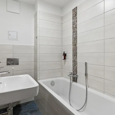 Apartment Vorstadtoase: Cozy Retreat With Queen Bed And Netflix