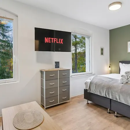 Apartment Vorstadtoase: Cozy Retreat With Queen Bed And Netflix Eichwalde