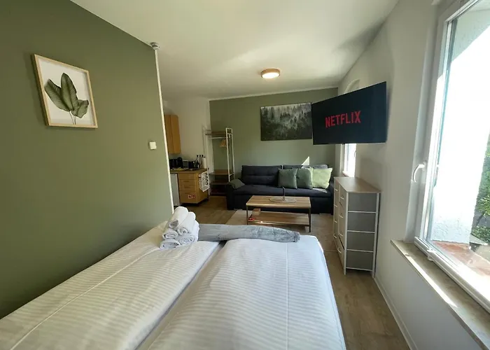 شقة Vorstadtoase - 3 Personen - Mit Queensize-bett, Badewanne, Schlafcouch, Parken, Netflix, Naehe Ber Eichwalde