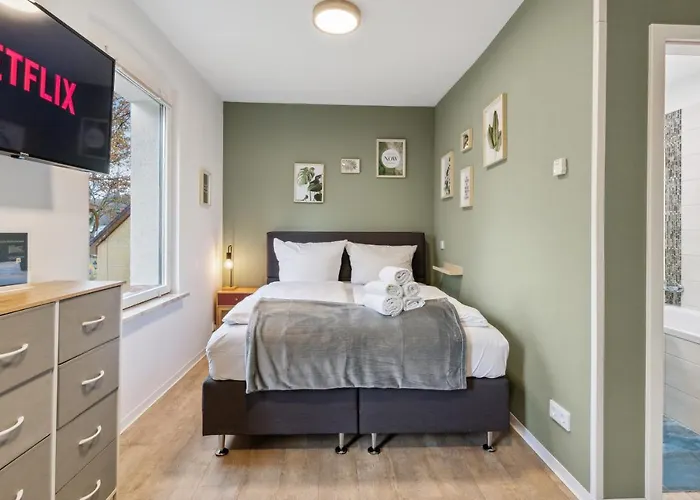 شقة Vorstadtoase - 3 Personen - Mit Queensize-bett, Badewanne, Schlafcouch, Parken, Netflix, Naehe Ber