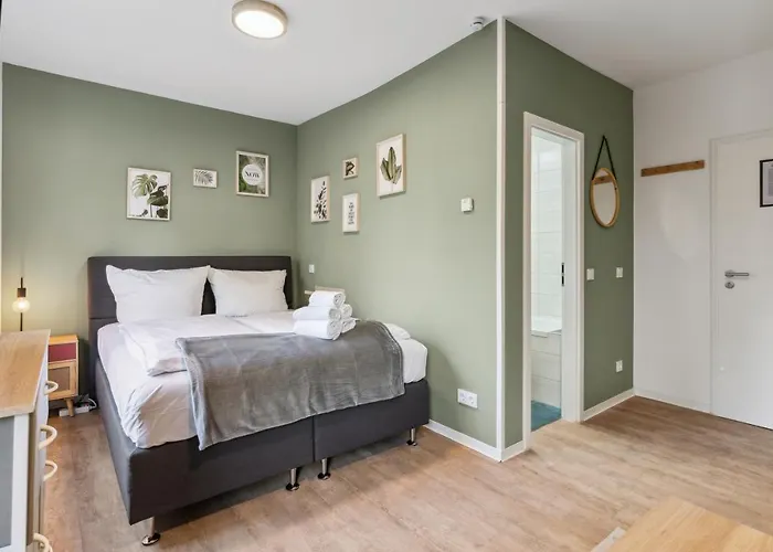 شقة Vorstadtoase - 3 Personen - Mit Queensize-bett, Badewanne, Schlafcouch, Parken, Netflix, Naehe Ber Eichwalde