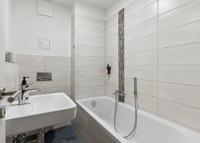 شقة Vorstadtoase - 3 Personen - Mit Queensize-bett, Badewanne, Schlafcouch, Parken, Netflix, Naehe Ber