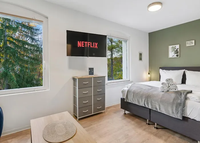 شقة Vorstadtoase - 3 Personen - Mit Queensize-bett, Badewanne, Schlafcouch, Parken, Netflix, Naehe Ber Eichwalde